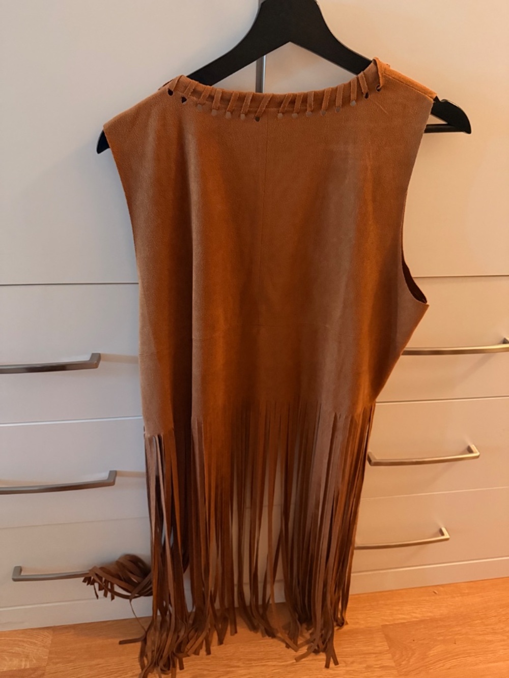 Faux-suede fringed knee-length vest - Picture 5 of 5